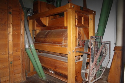 Die Schälmaschine der Mühle 