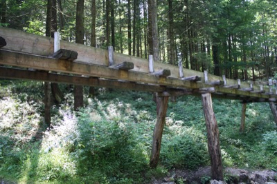 aufgeständertes Hochgerinne mit Parallelstützen