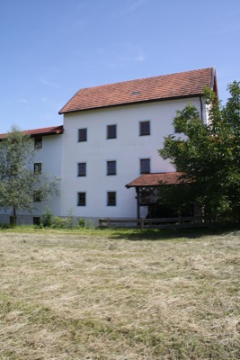 Radseite der Maiermühle mit dem Mühlenturm