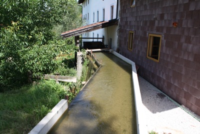 DerZulaufkanal zum Wasserrad