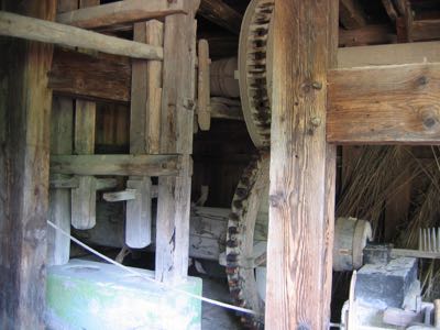 Pochwerk der Hanfreibe im Freilichtmuseum Vogtswbauernhof